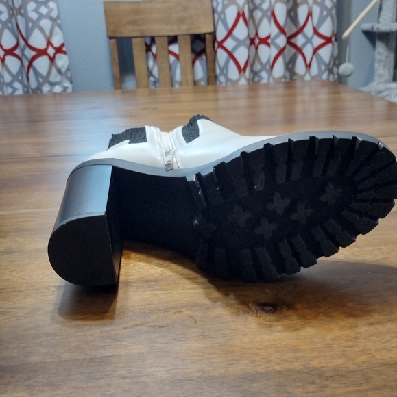 BCBG white sock booties sz 11 - Picture 3 of 9